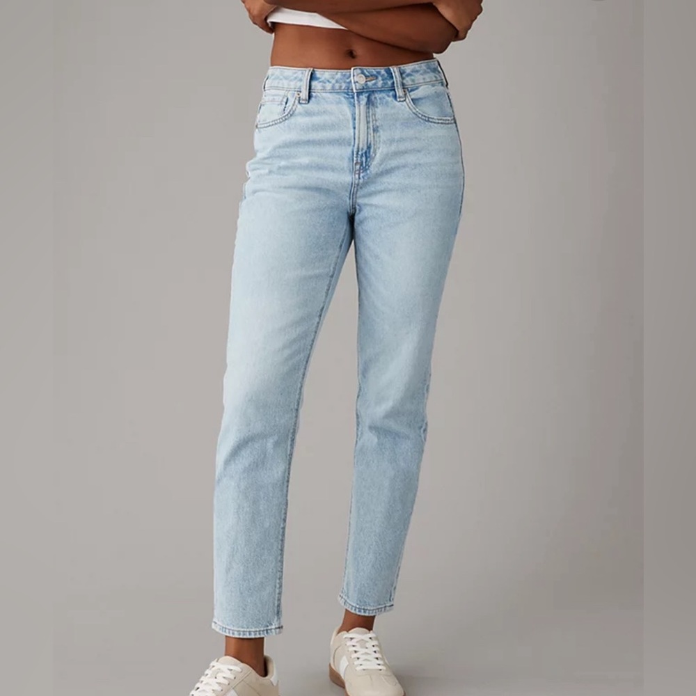 American Eagle Strigid Mom Jeans
